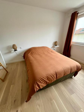 Chambre privée avec salle de bain partagée - La Brousse